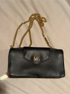 MICHAEL KORS Black Leather Crossbody Wallet with Gold Chain